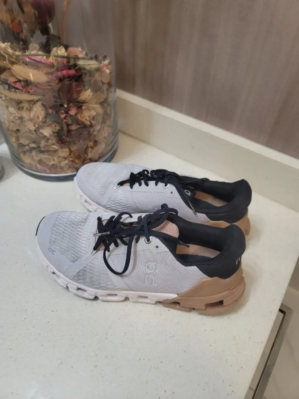 On Cloud Cloudflyer Running Shoes Womens 8 Sneakers Glacier Rosebrown 21.9956